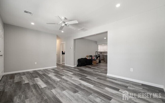 Building Photo - 303 Chestnut Dr