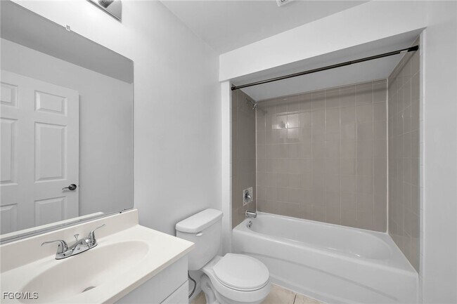 Building Photo - 1214 SE 24th Ave