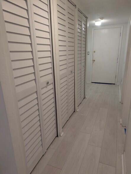 Building Photo - 20400 NW 7th Ave