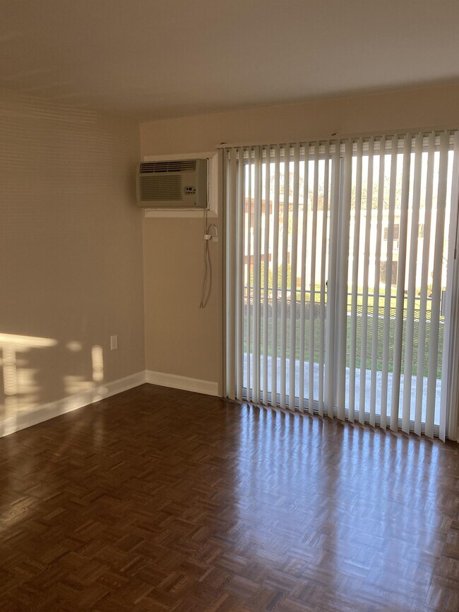 Interior Photo - Darby Terrace