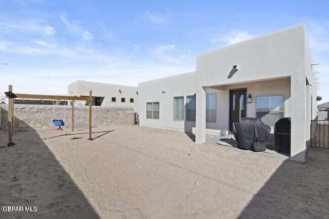 Building Photo - 905 Cottage Pl