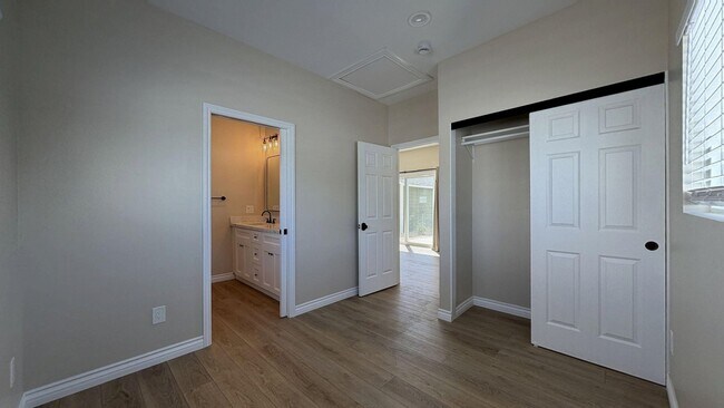 Building Photo - 1018 College Ave