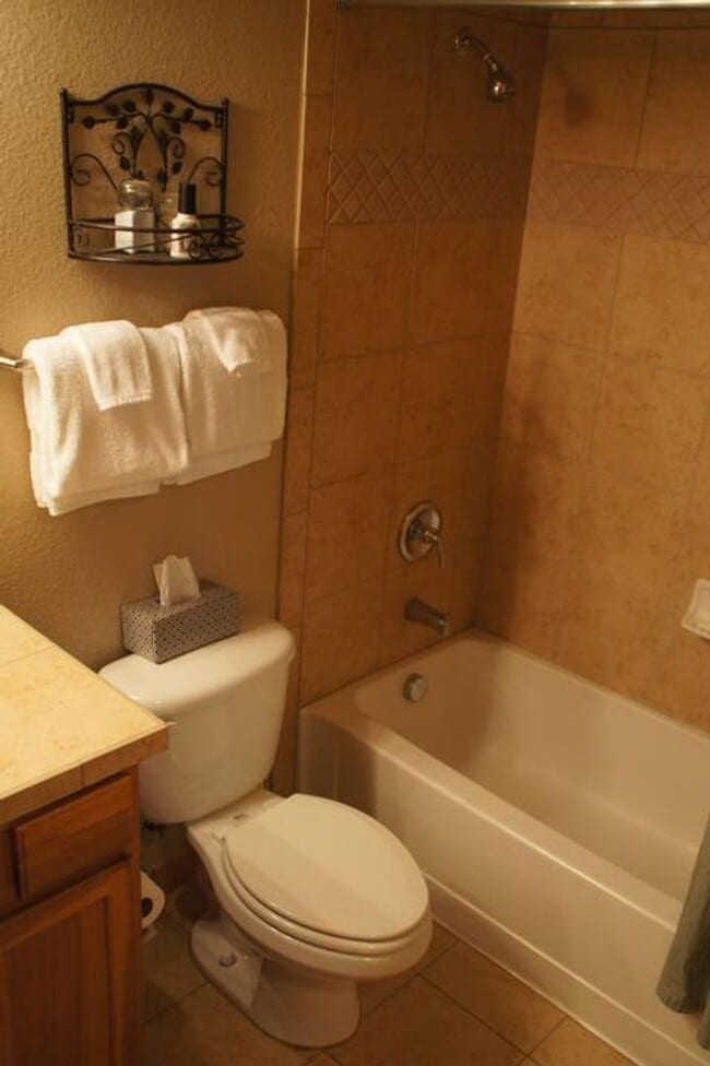 Building Photo - Long Term or Seasonal: Warm inviting condo...