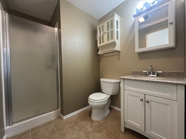 Building Photo - Great YARD! Charming 3 Bedroom / 2 Bath Home with a garage and McKinleyville