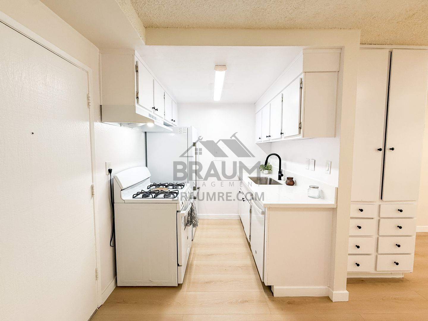 Building Photo - 5461 Kester Ave