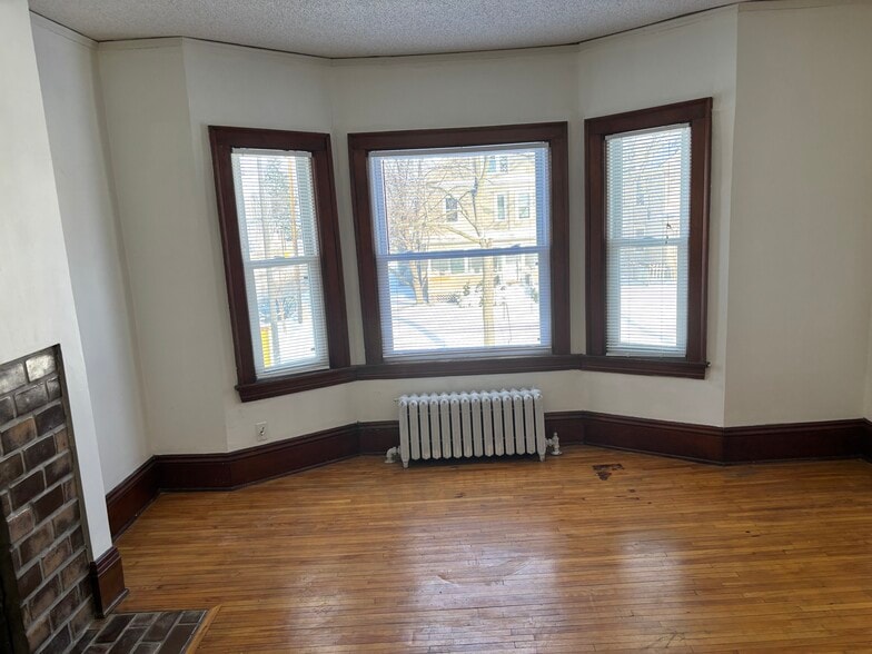 Building Photo - 2600 Emerson Ave S