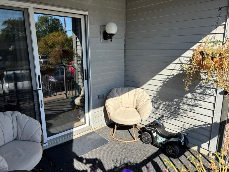 Building Photo - 2360 Wapakoneta Ave