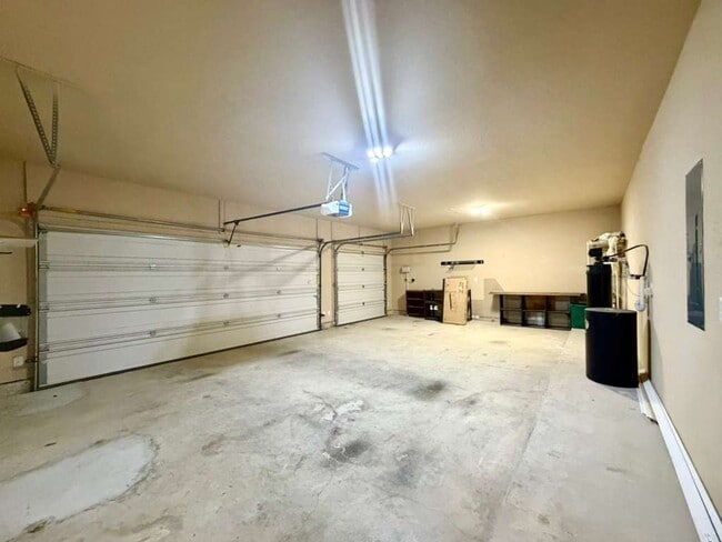 Building Photo - Discover Spacious One-Story Living in Mockingbird Heights!