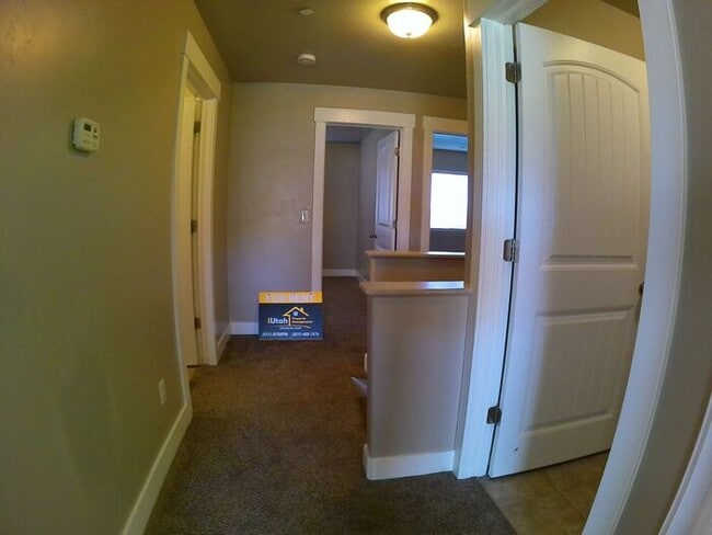 Building Photo - 3 bdrm 2 1/2 bth TownHome 2 Car Garage-Dog...