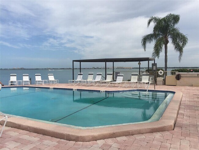 Building Photo - 6180 Sun Blvd