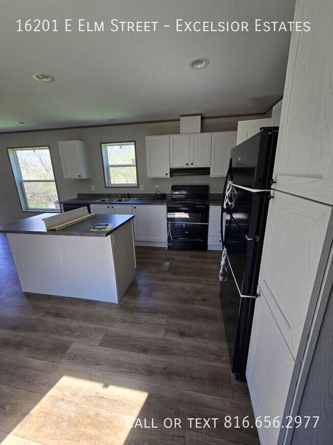 Building Photo - 16201 Elm St