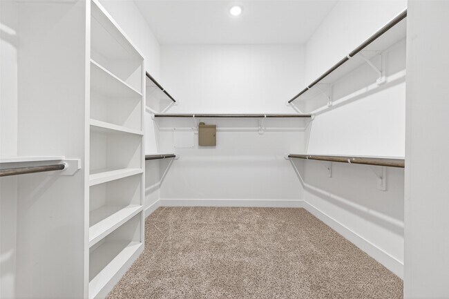 Building Photo - 5841 Dolores St