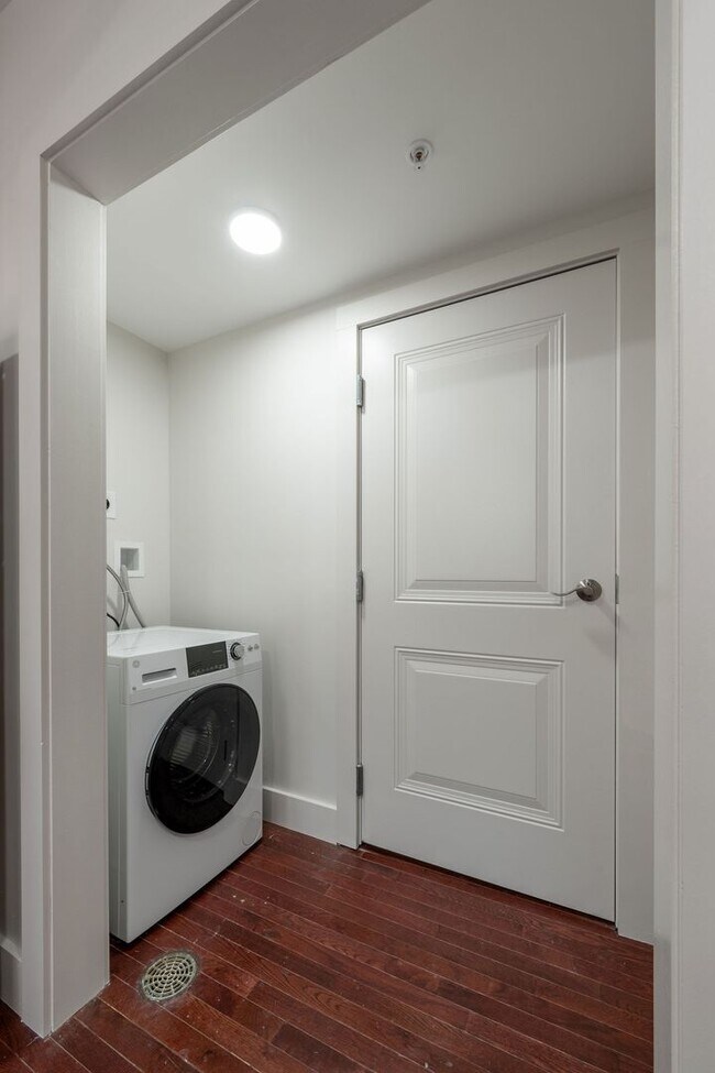 Building Photo - Coming Soon: 2BR Apartment – ETA 10/1/25