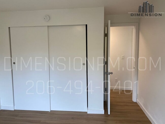Building Photo - Stunning Renovated 2BR/1.5BA Duplex with A...