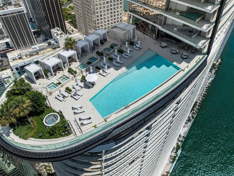 Building Photo - 300 Biscayne Boulevard Way