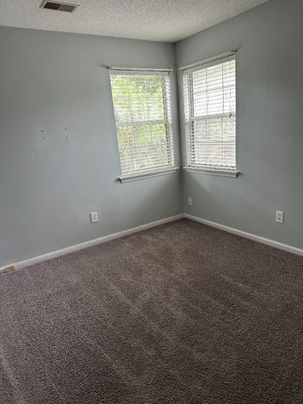 Building Photo - 233 Mossy Oak Way