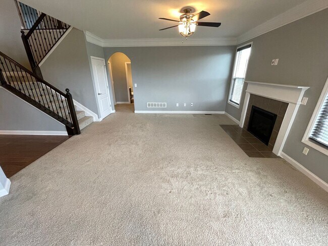 Building Photo - Large Home East Jefferson For Rent