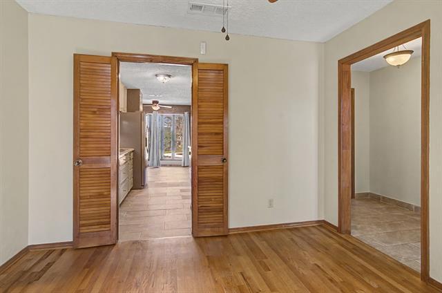 Building Photo - 604 Baker Dr