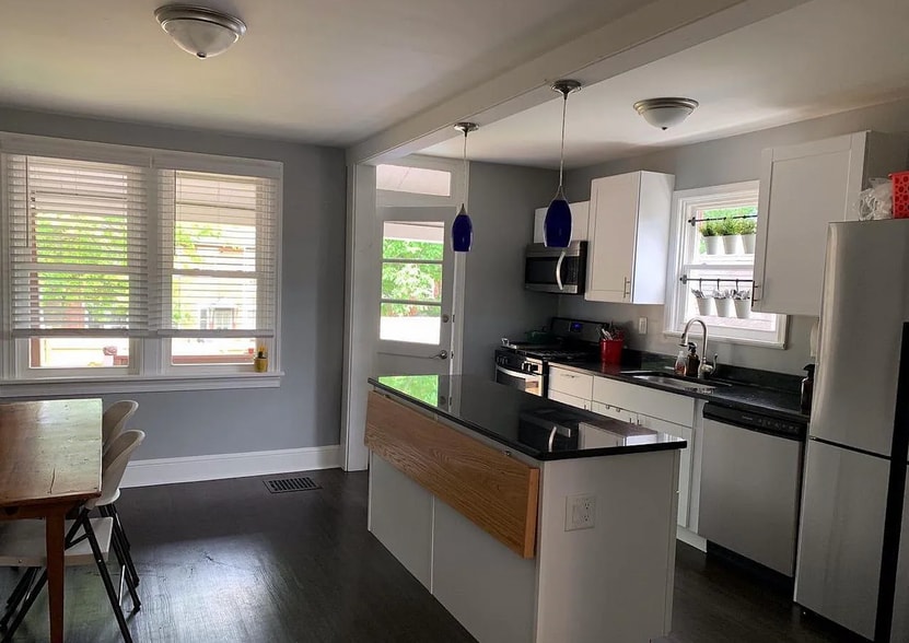 Kitchen - 679 Poplar St