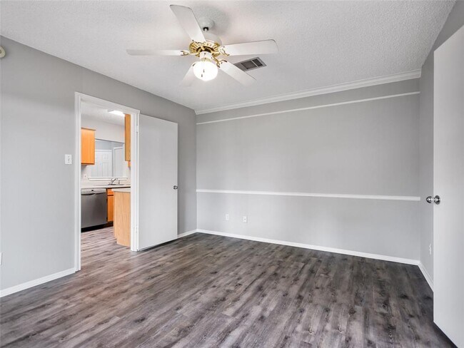 Building Photo - 1411 Hollow Tree Blvd