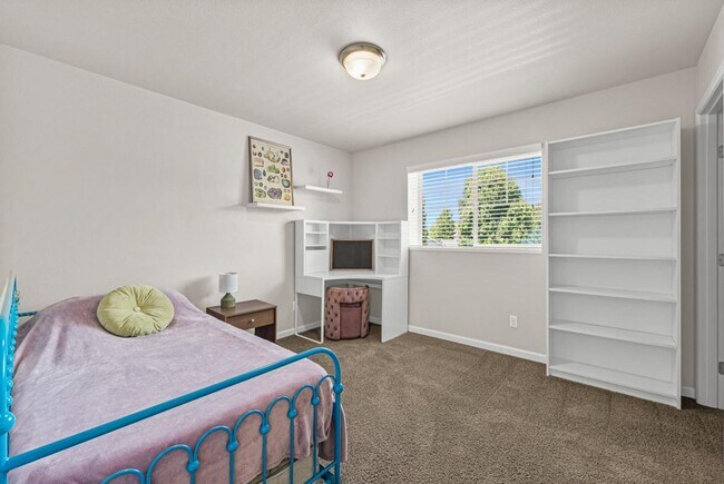 Building Photo - 5-Bedroom Horizon Pointe Home | Theatre Ro...