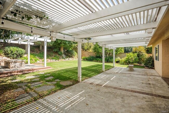 Building Photo - 6908 Country Club Dr