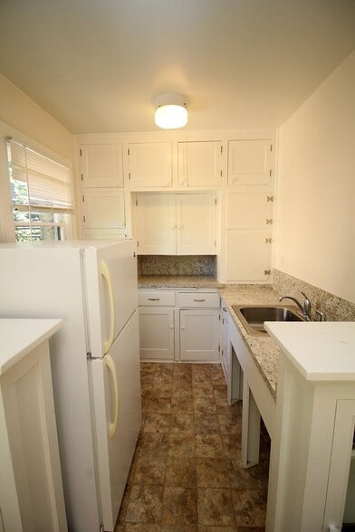 Building Photo - 1943 NW Irving St