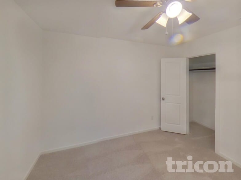Building Photo - 913 Mossycup St