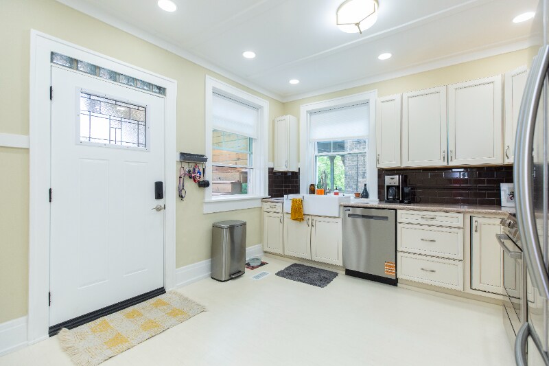 Building Photo - 108 S Notre Dame Ave