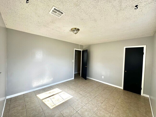 Building Photo - 3 bed 1 1/2 Bath House/ Braggs OK