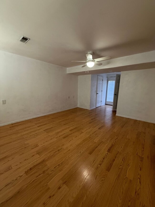 Building Photo - 4 bed | 2 bath Home for Rent