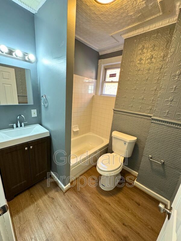 Building Photo - 1313 E North Ave