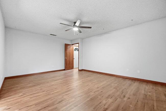 Building Photo - 124 Beverly Dr