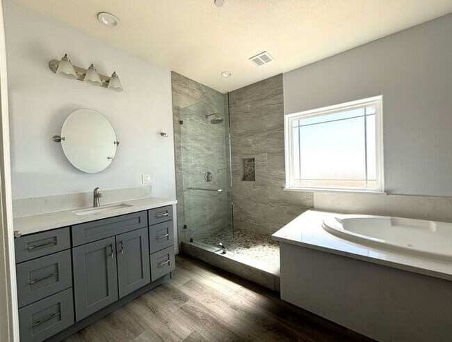 Building Photo - 9875 Magnolia Ave