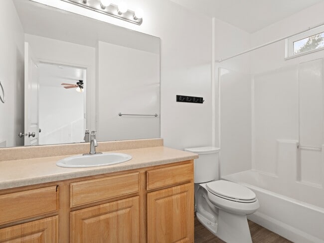 Building Photo - 5047 W Rock Butte Rd