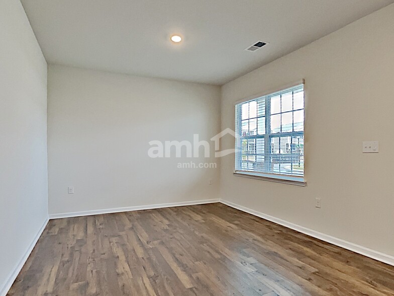 Building Photo - 1299 Kent Downs Ave SW