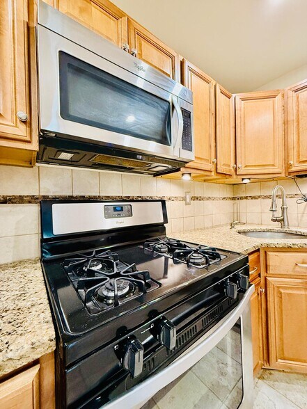 Building Photo - 13 Cypress Ct