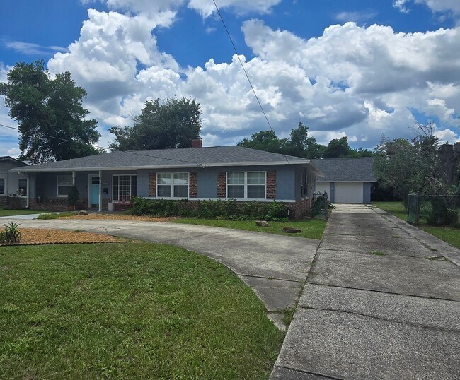Building Photo - Coming Soon Lake Shore Single Family Home