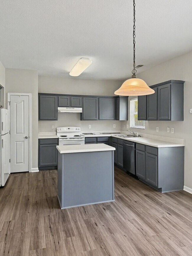 Building Photo - 2717 Forest Grove Ct