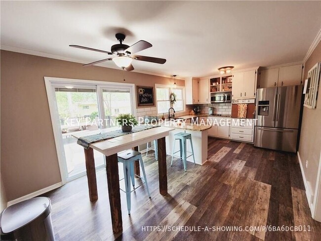 Building Photo - 5817 W 101st-