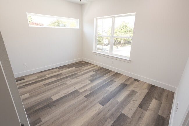 Building Photo - 3144 Wayside Ave