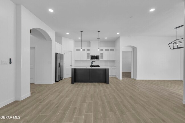 Building Photo - 15233 Expectation Ave