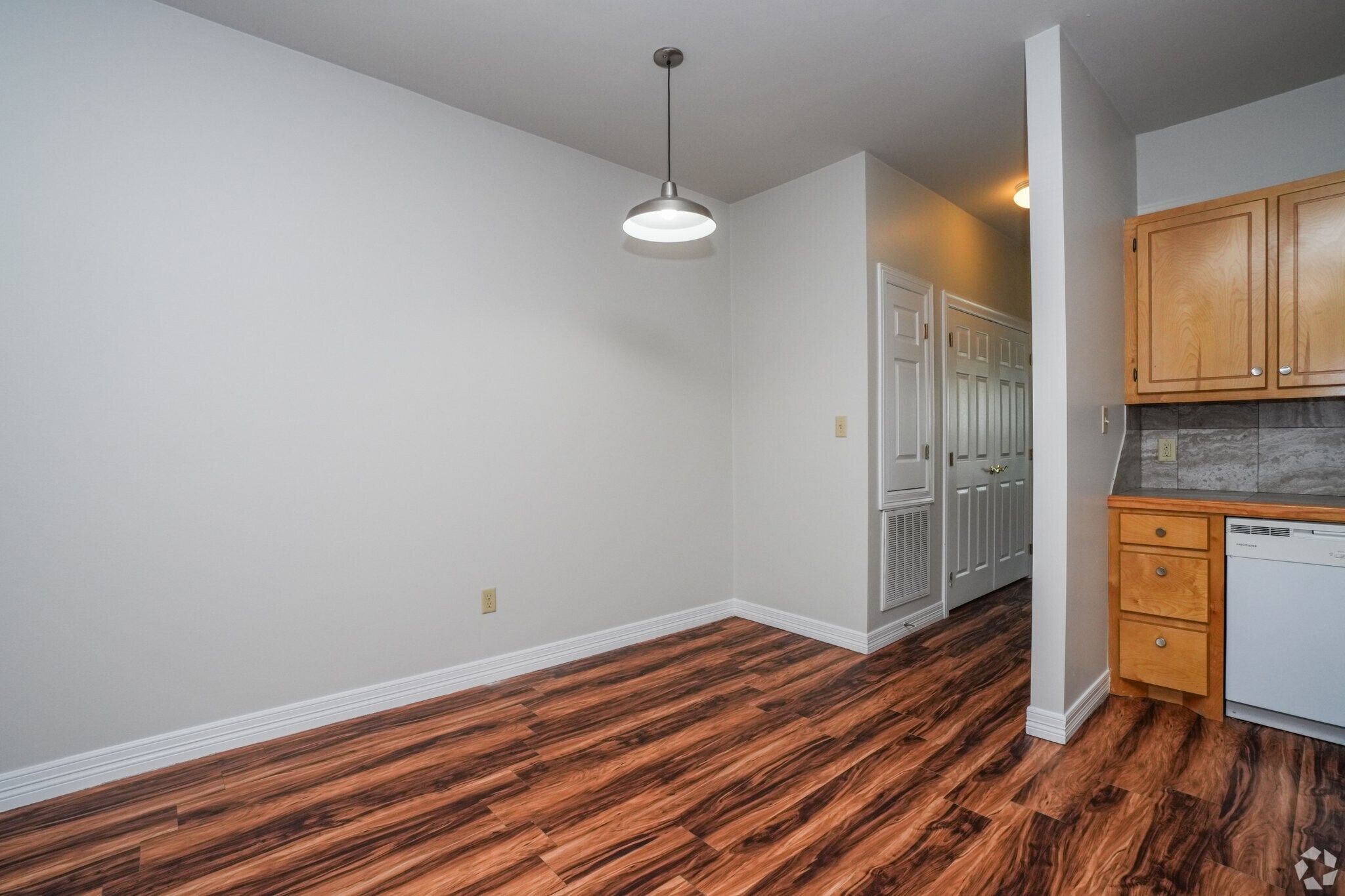 Building Photo - 720 Fieldstone Ln