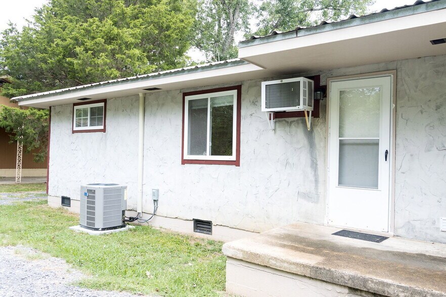 Building Photo - 2410 Hickory Valley Rd