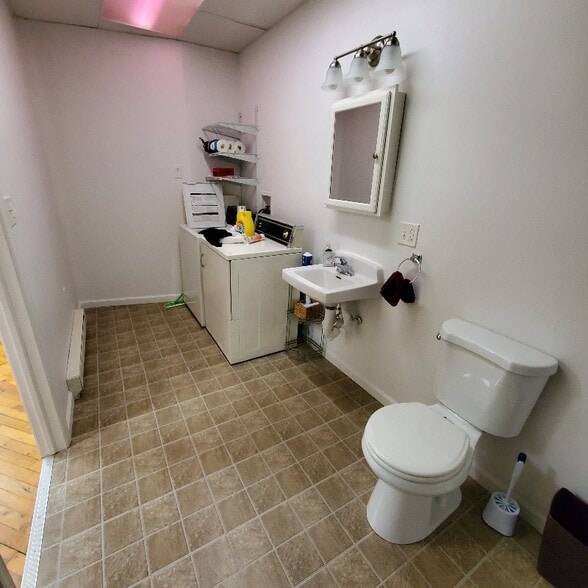 Building Photo - 360 S State St