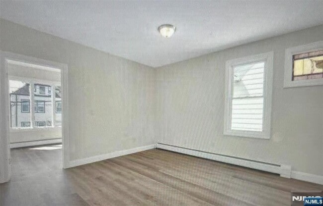 Building Photo - 453 Banta Ave