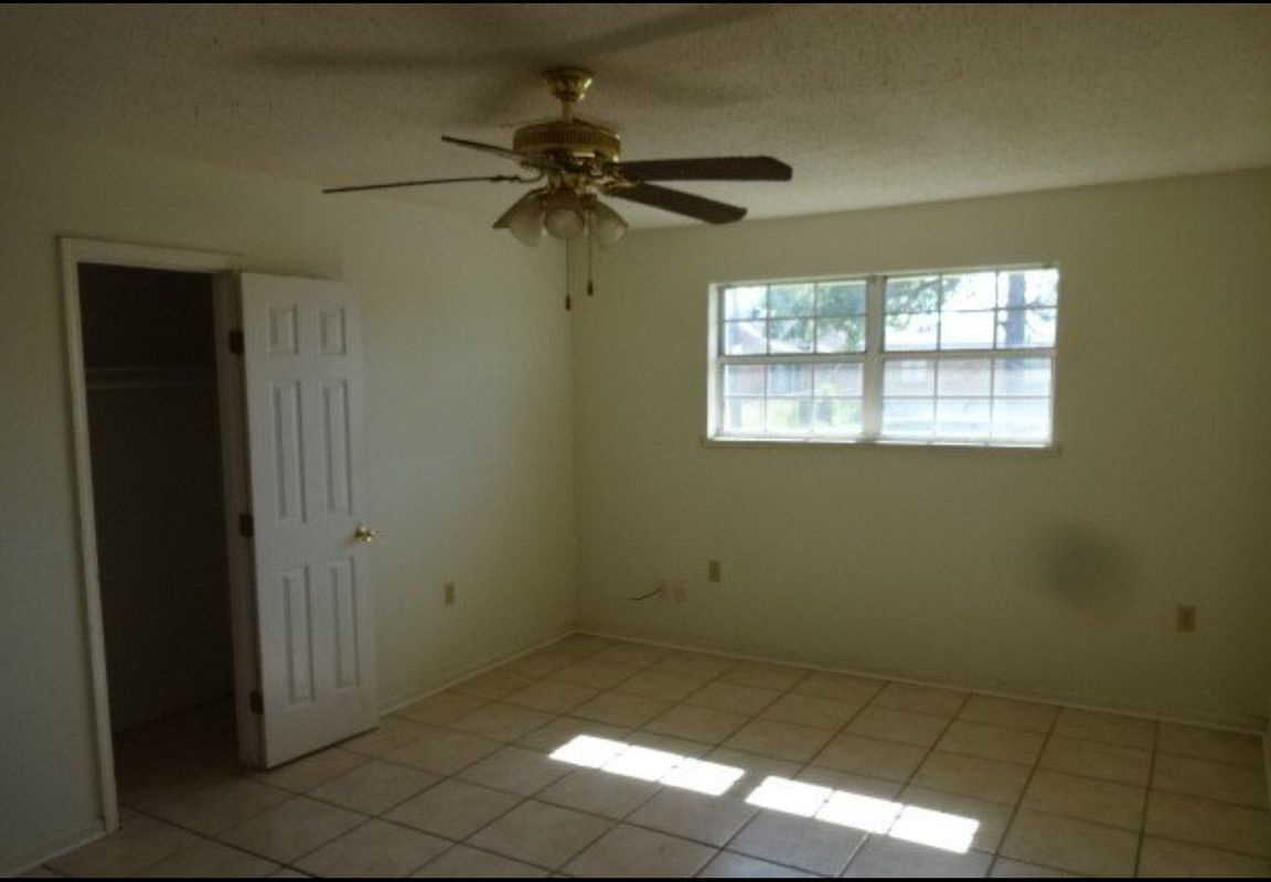 Building Photo - 4709 Shalimar Dr