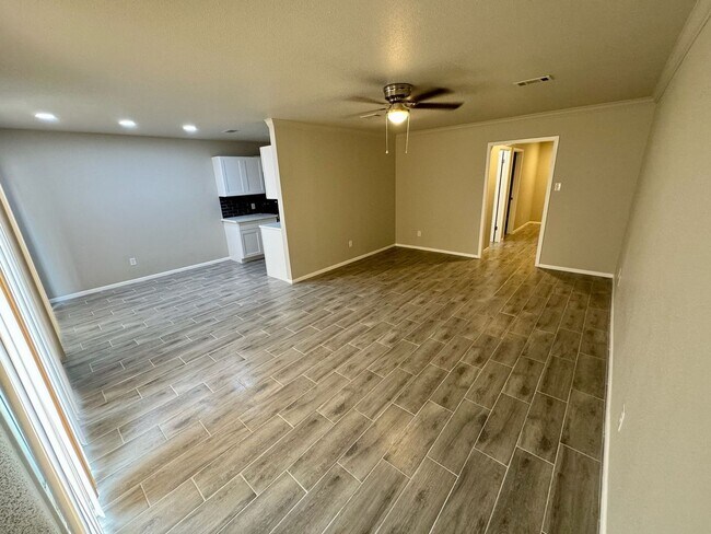 Building Photo - 585 Langham Rd