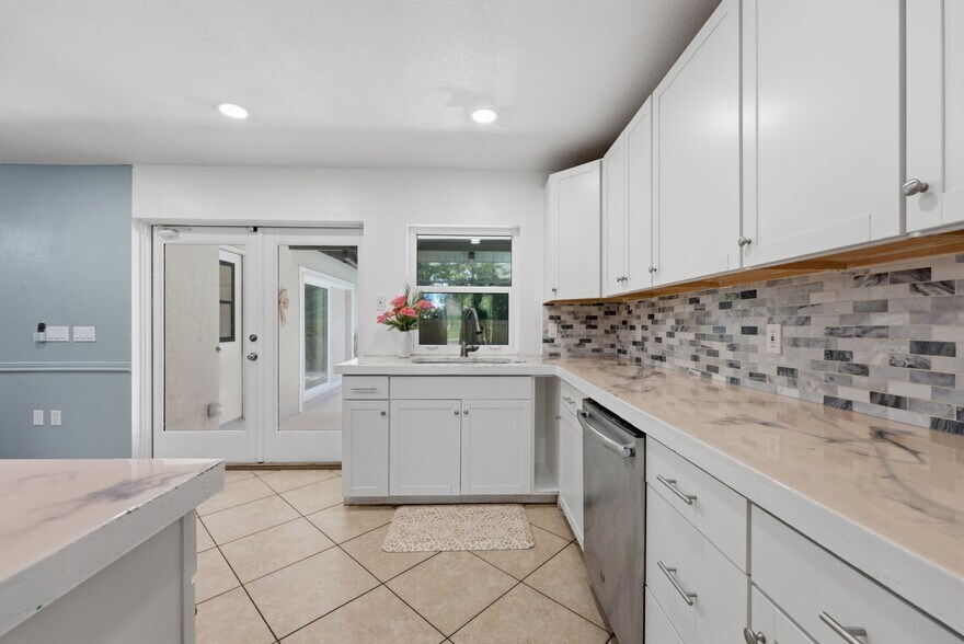 Building Photo - 4404 Meadow Creek Cir