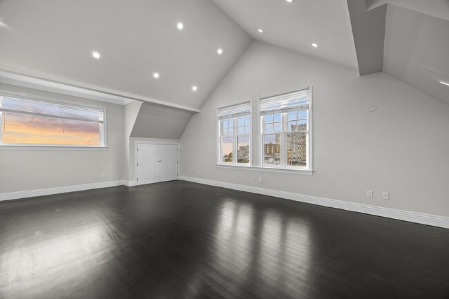 Building Photo - 1123 Green St